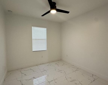 325 Paulcrest Avenue - Photo Thumbnail 11