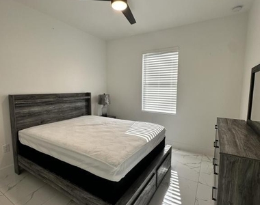 325 Paulcrest Avenue - Photo Thumbnail 7