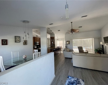 130 Se 44th Street - Photo Thumbnail 3