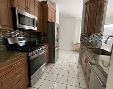130 Se 44th Street - Photo Thumbnail 9