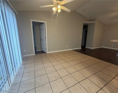 4807 5th Street W - Photo Thumbnail 4