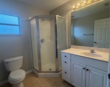 4807 5th Street W - Photo Thumbnail 7