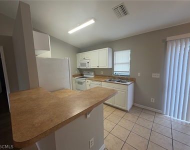 4807 5th Street W - Photo Thumbnail 3
