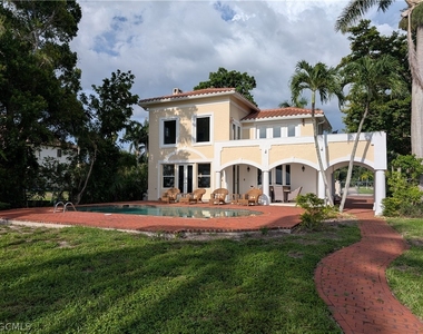 2878 Valencia Way - Photo Thumbnail 5