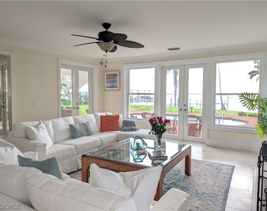 2878 Valencia Way - Photo Thumbnail 8