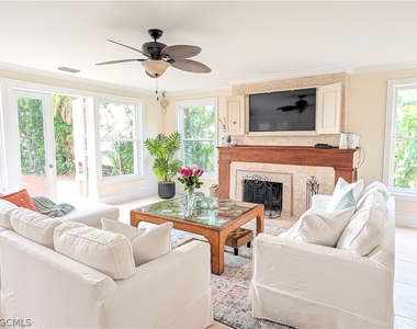 2878 Valencia Way - Photo Thumbnail 11