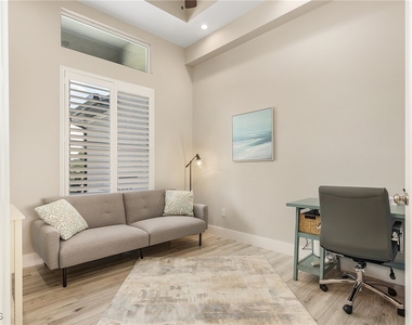1704 Sw 17th Avenue - Photo Thumbnail 2