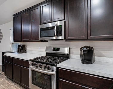 518 Poppy Field Court - Photo Thumbnail 9