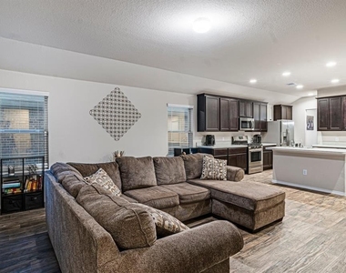 518 Poppy Field Court - Photo Thumbnail 11
