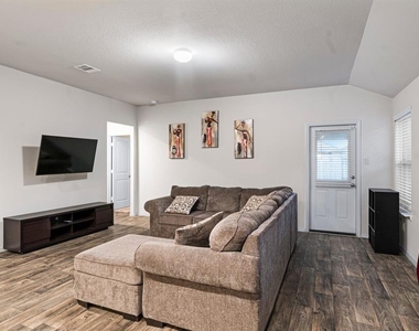 518 Poppy Field Court - Photo Thumbnail 13