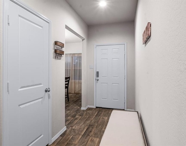 518 Poppy Field Court - Photo Thumbnail 6