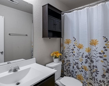 518 Poppy Field Court - Photo Thumbnail 22