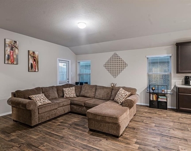 518 Poppy Field Court - Photo Thumbnail 12
