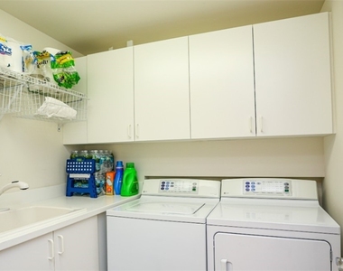 1060 Borghese Lane - Photo Thumbnail 44