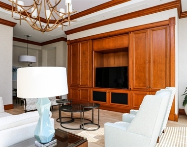 1060 Borghese Lane - Photo Thumbnail 5