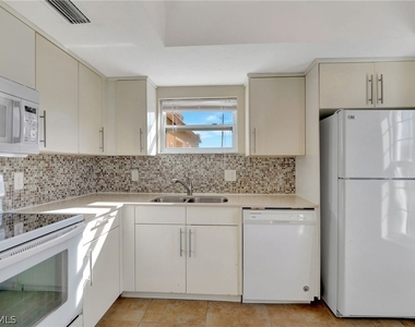 706 111th Avenue N - Photo Thumbnail 2