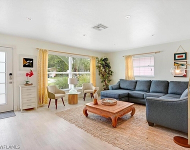 856 98th Avenue N - Photo Thumbnail 3