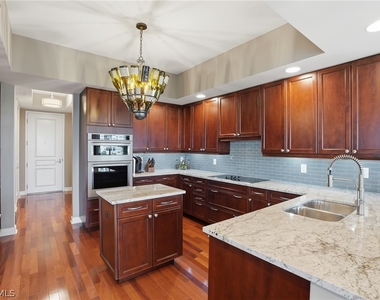 5051 Pelican Colony Boulevard - Photo Thumbnail 8
