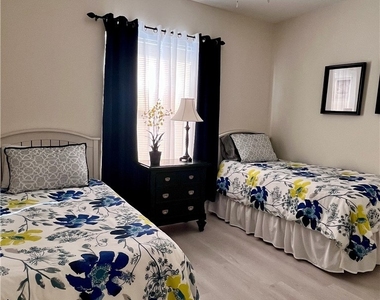 6920 Huntington Lakes Circle - Photo Thumbnail 7