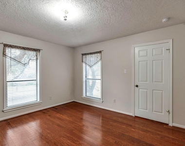 1126 Crossroads Drive - Photo Thumbnail 8