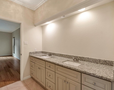 1126 Crossroads Drive - Photo Thumbnail 10