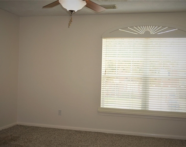 8123 Buffalo Springs Court - Photo Thumbnail 24
