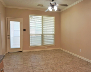 8123 Buffalo Springs Court - Photo Thumbnail 12