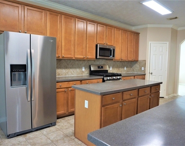 8123 Buffalo Springs Court - Photo Thumbnail 10