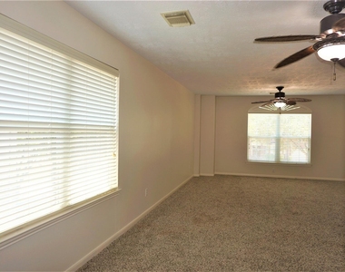 8123 Buffalo Springs Court - Photo Thumbnail 20