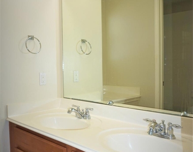 8123 Buffalo Springs Court - Photo Thumbnail 21