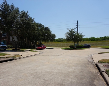 8123 Buffalo Springs Court - Photo Thumbnail 33