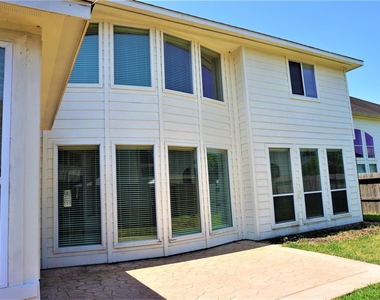 8123 Buffalo Springs Court - Photo Thumbnail 32
