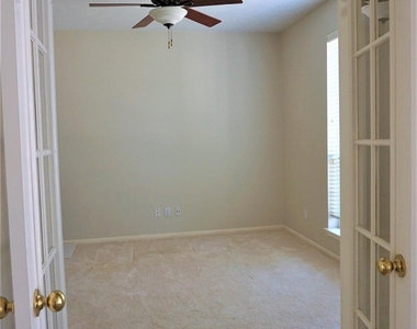 8123 Buffalo Springs Court - Photo Thumbnail 6