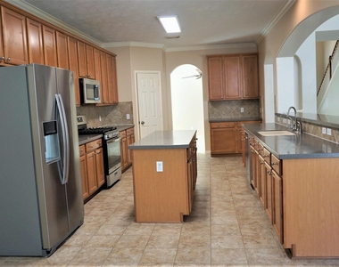 8123 Buffalo Springs Court - Photo Thumbnail 9