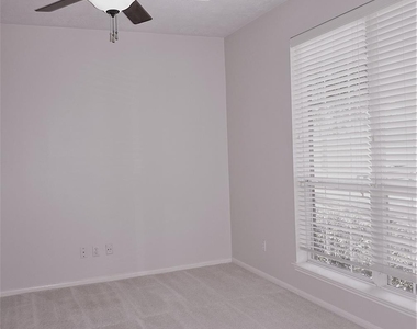 8123 Buffalo Springs Court - Photo Thumbnail 7