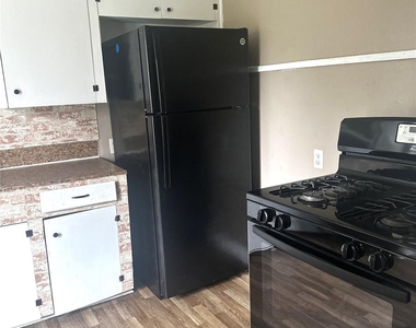 11005 Muscatine Street - Photo Thumbnail 6