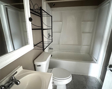 11005 Muscatine Street - Photo Thumbnail 8