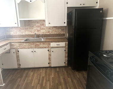 11005 Muscatine Street - Photo Thumbnail 5