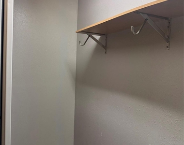 3020 Jewel Street - Photo Thumbnail 6
