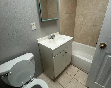 3020 Jewel Street - Photo Thumbnail 7