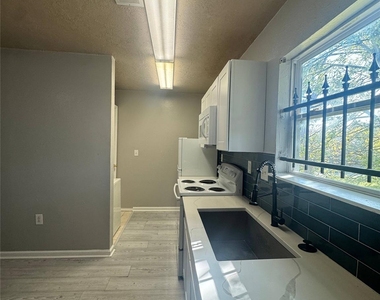 3020 Jewel Street - Photo Thumbnail 4