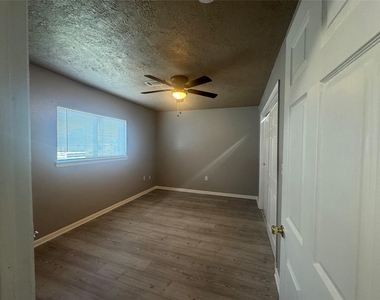 3020 Jewel Street - Photo Thumbnail 5