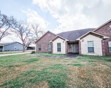 928 Runneburg Road - Photo Thumbnail 1