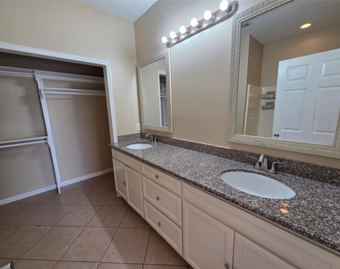 928 Runneburg Road - Photo Thumbnail 13