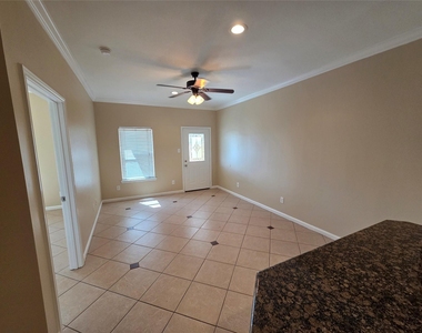 928 Runneburg Road - Photo Thumbnail 6