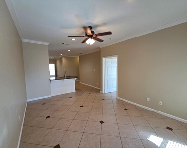 928 Runneburg Road - Photo Thumbnail 4