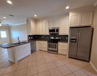 928 Runneburg Road - Photo Thumbnail 7