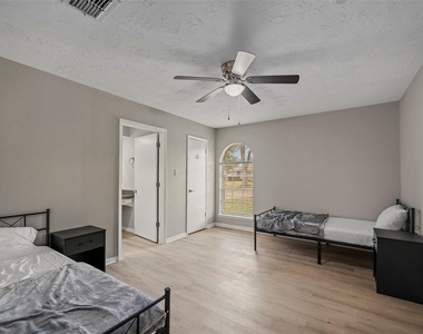 22114 Merrymount Drive - Photo Thumbnail 7