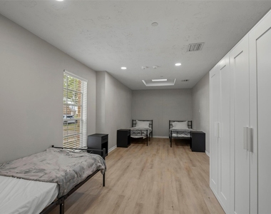 22114 Merrymount Drive - Photo Thumbnail 4