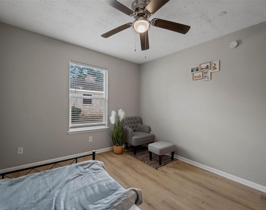 22114 Merrymount Drive - Photo Thumbnail 12